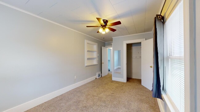 Building Photo - AVAILABLE MARCH! 2 Bedroom House w/2 Car G...