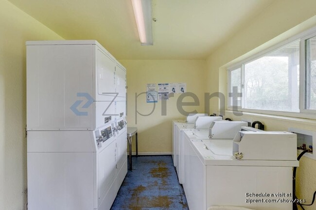 Building Photo - 966 Borden Villa Dr