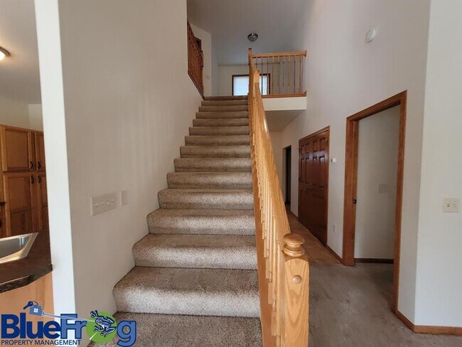 Building Photo - 2410-2410 Wisconsin St