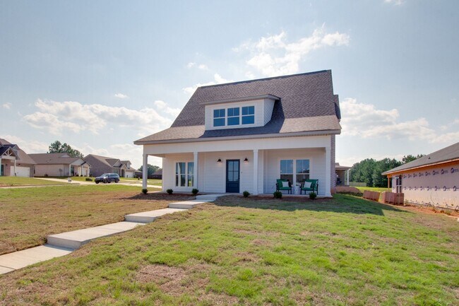 Building Photo - Brand NEW Adorable Craftsman!!!!