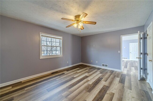 Building Photo - 3101 Brooks Dr