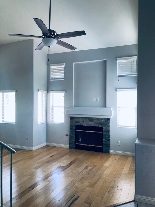 Building Photo - WONDERFUL 2 STORY HOME IN THE HEART OF GREEN VALLEY 3 BED 2.5 BATH BEAUTIFULLY LANDSCAPED!