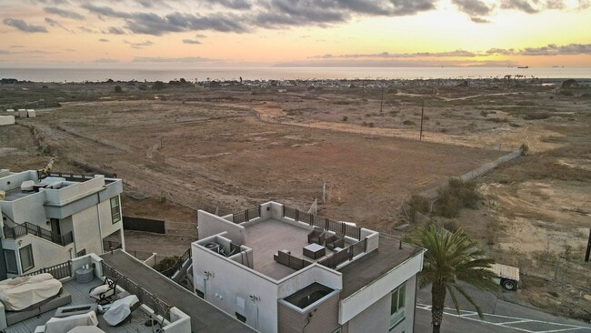 Building Photo - 1068 Hampton Dr