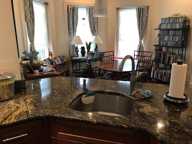 Building Photo - 55 Magazine St