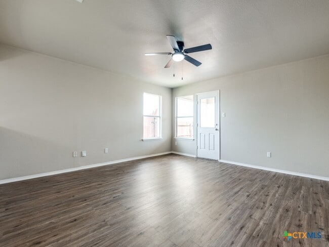 Building Photo - 204 Pine Arbol