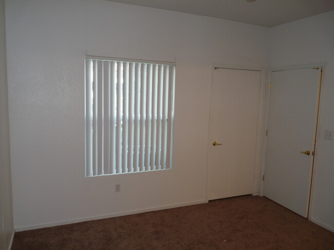 Building Photo - SOUTHWEST 2 BEDROOM, 2 BATH CONDO IN GATED...