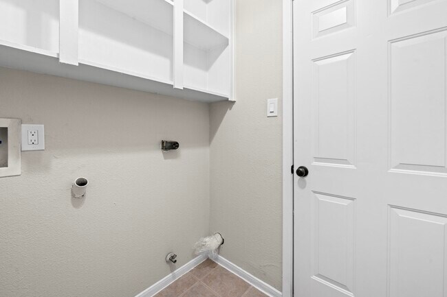 Building Photo - 1923 Winding Creek Dr