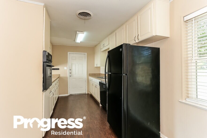 Building Photo - 6420 Valley Ridge Dr