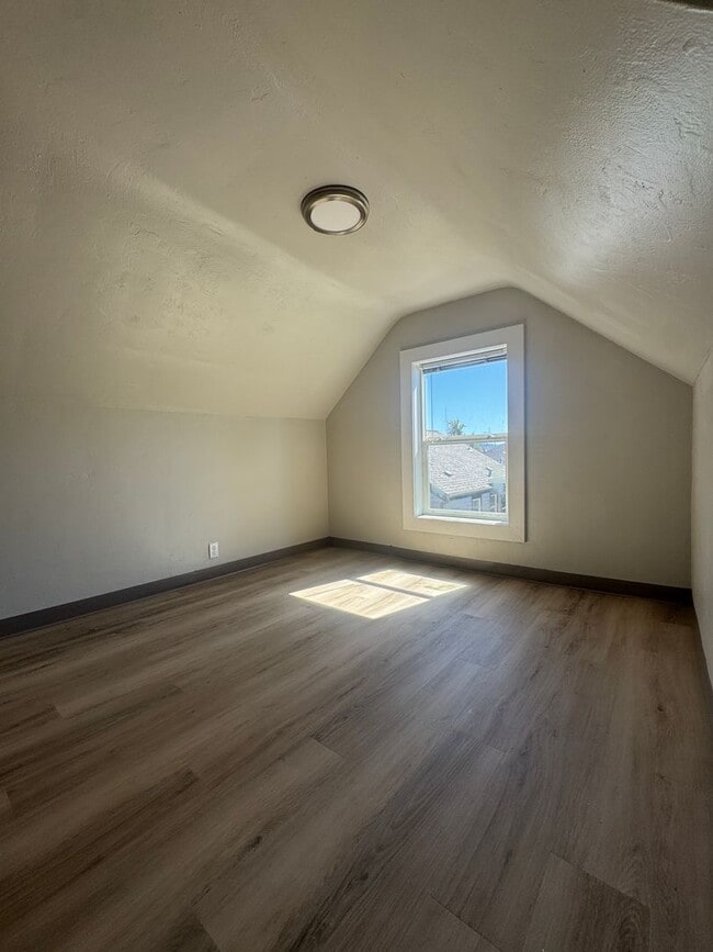 Building Photo - (OCK) 3-Bed 1-Bath Fully Renovated Home