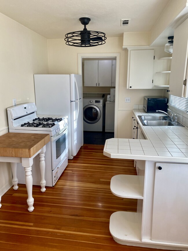 Kitchen - 209 Willamette Ave