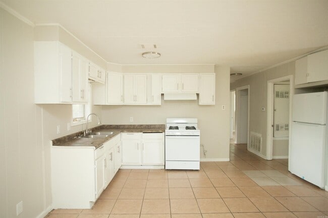 Building Photo - 1402 Boston Dr