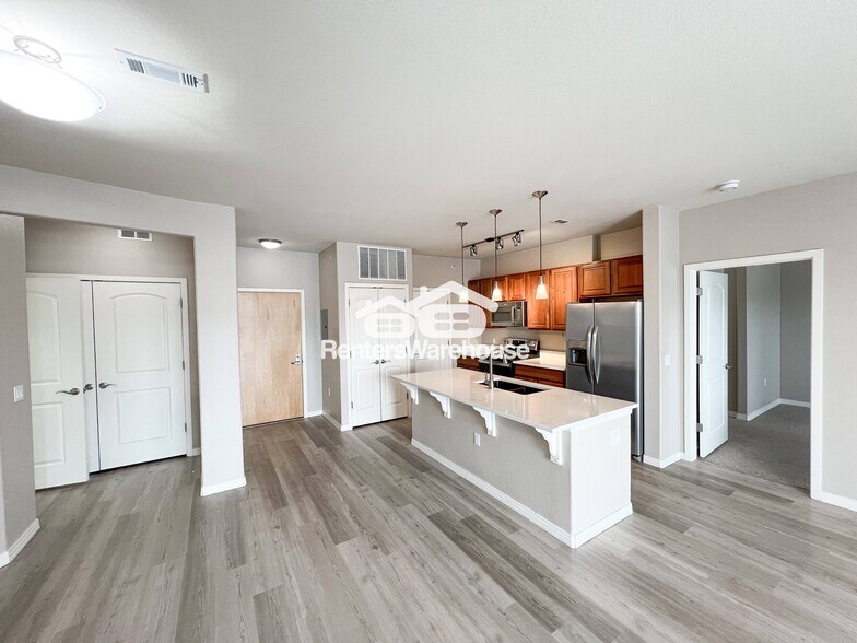 Building Photo - 10176 Park Meadows Dr