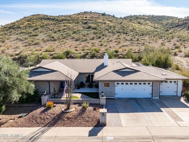 Building Photo - 221 W Sweetwater Ave