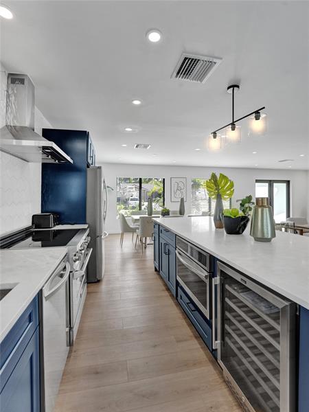 Building Photo - 5501 NE 18th Terrace