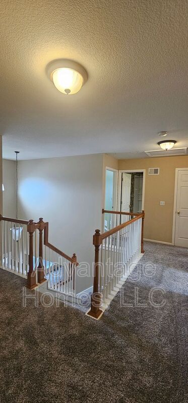 Building Photo - 809 Midjay Dr