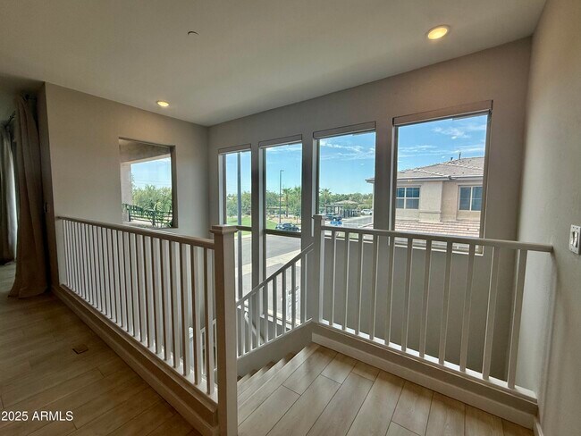 Building Photo - 734 E Doral Ave