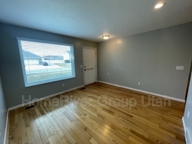 Building Photo - 9541 S Newkirk St