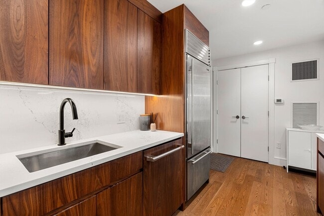 Building Photo - 45 Province St