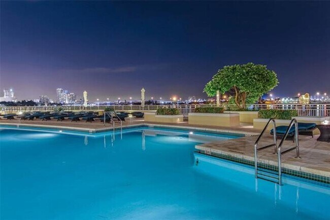 Building Photo - 808 Brickell Key Dr