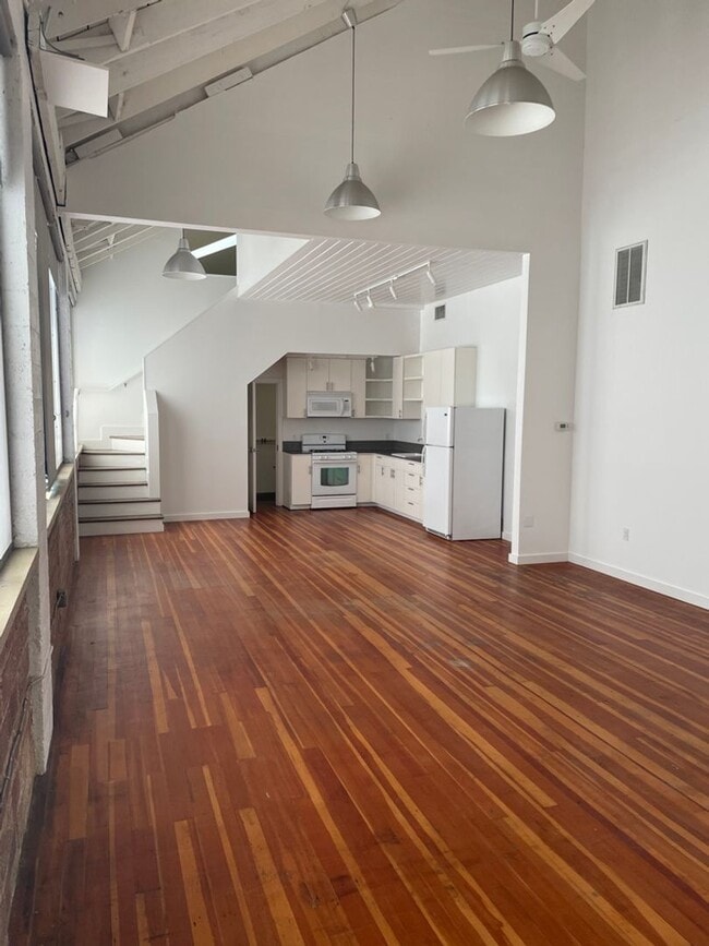 Building Photo - 950 56th St