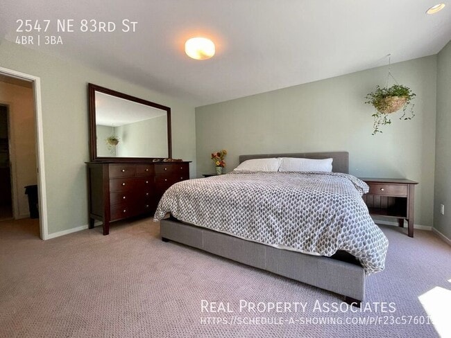 Building Photo - 2547 NE 83rd St