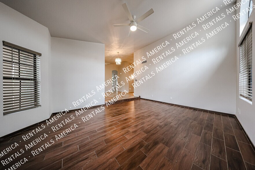 Building Photo - 1243 W Iris Dr