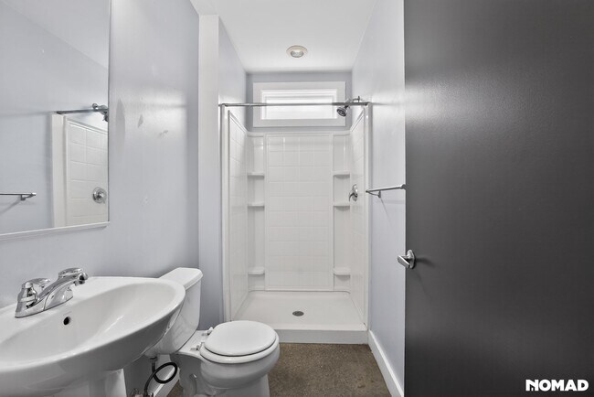 Building Photo - 1273 MacKintosh pknw