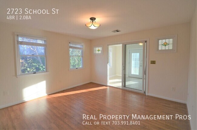 Building Photo - 2723 School St