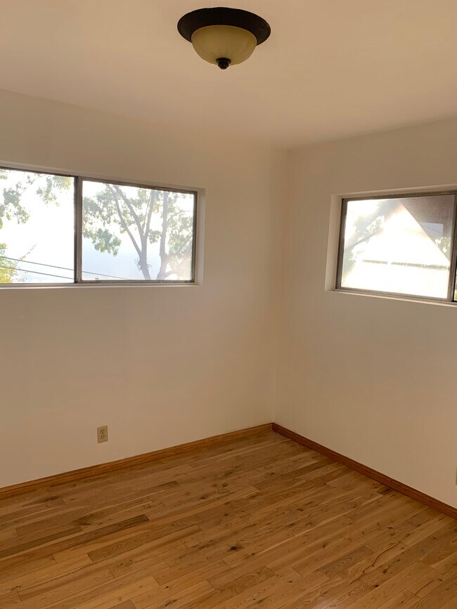 Building Photo - 1638 W Kilbourn St