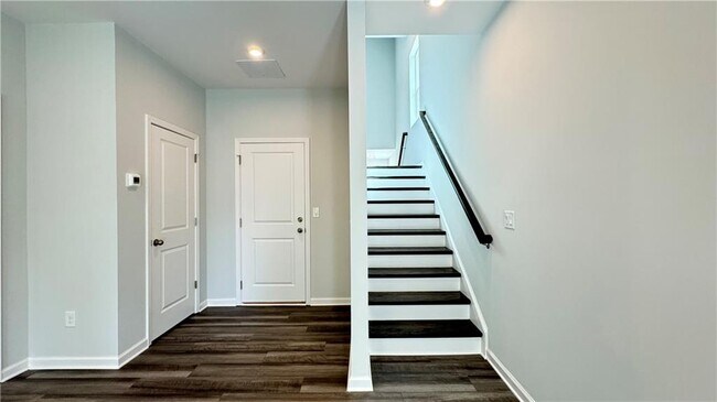 Building Photo - 1479 Creekside Cir NW