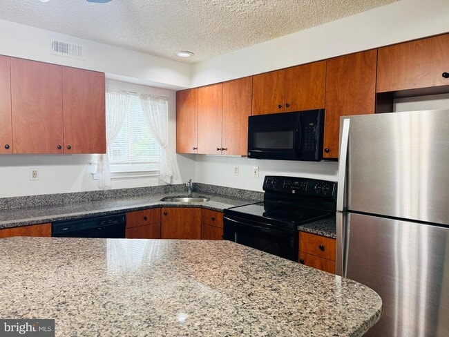 Building Photo - 835 Chanticleer