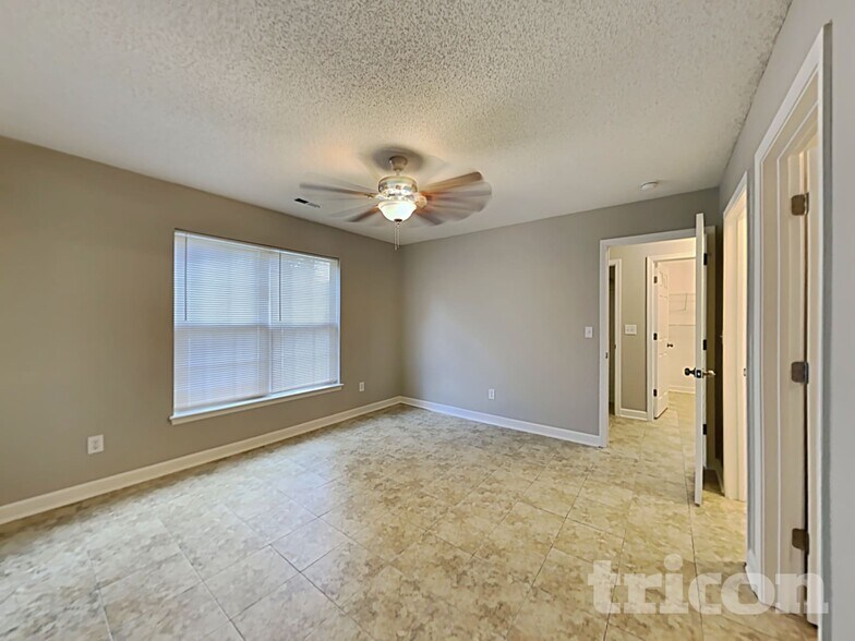 Building Photo - 882 Anchor Way NE