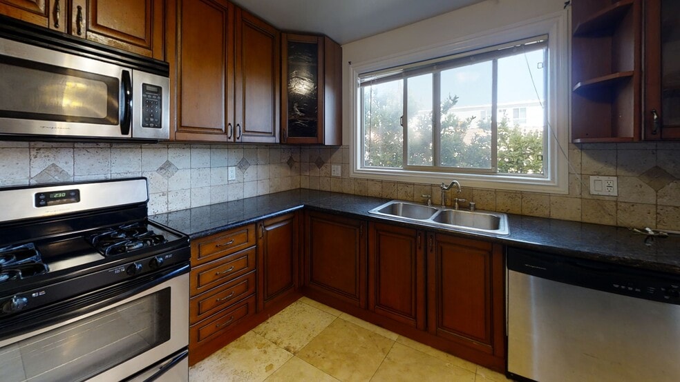 Building Photo - 14764 Sylvan St