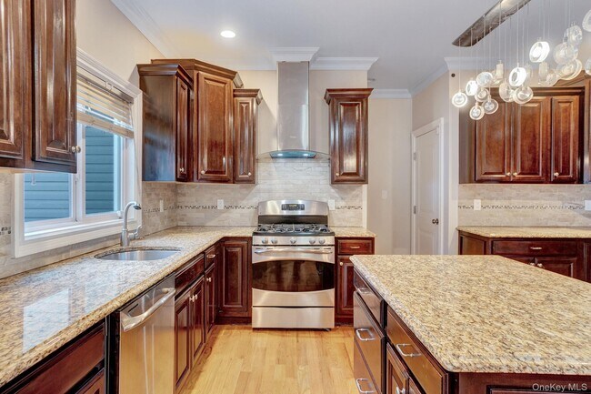 Building Photo - 134-110 10th St