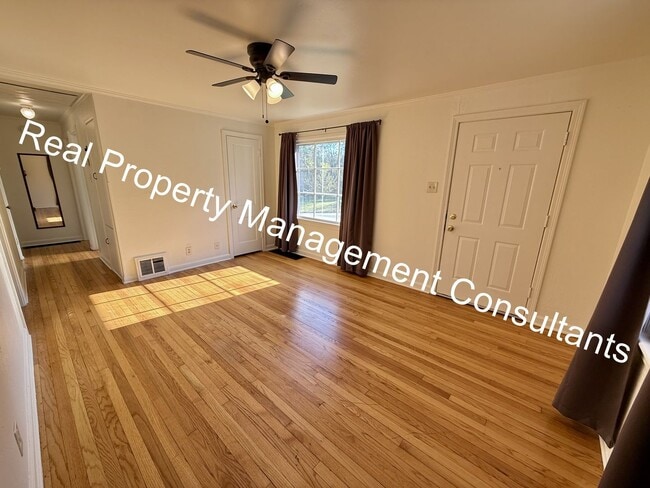 Building Photo - Charming 3-Bedroom Home with Covered Deck ...