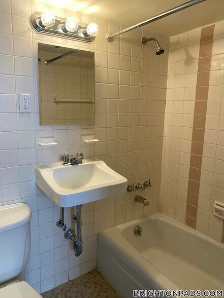 Building Photo - 168 N Beacon St
