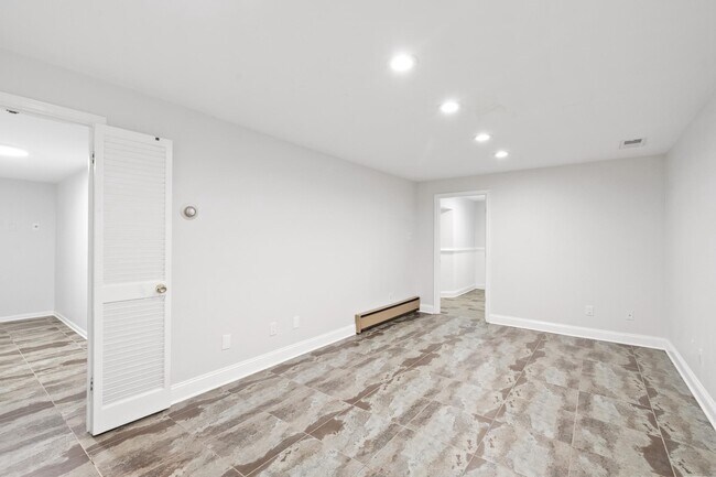 Building Photo - 7732 Canal Ct