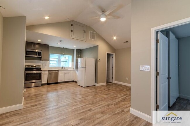 Building Photo - 624 Military Ave