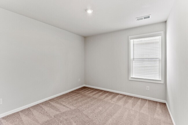 Building Photo - 644 Manitou Cir