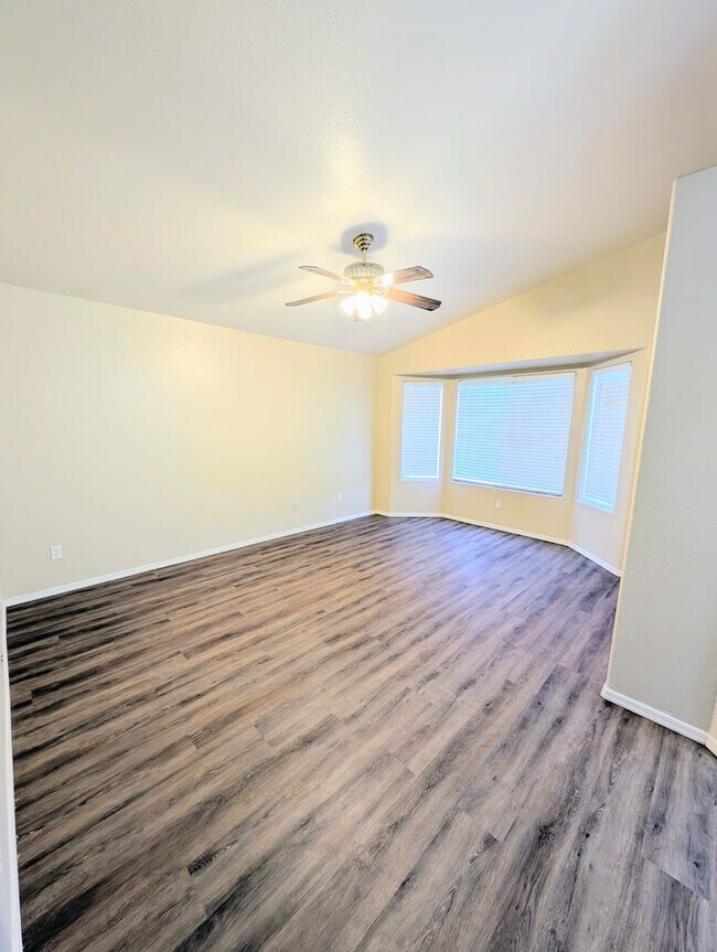 Building Photo - AVAILABLE NOW WITH A PRIVATE POOL IN GREAT GILBERT LOCATION!!!!