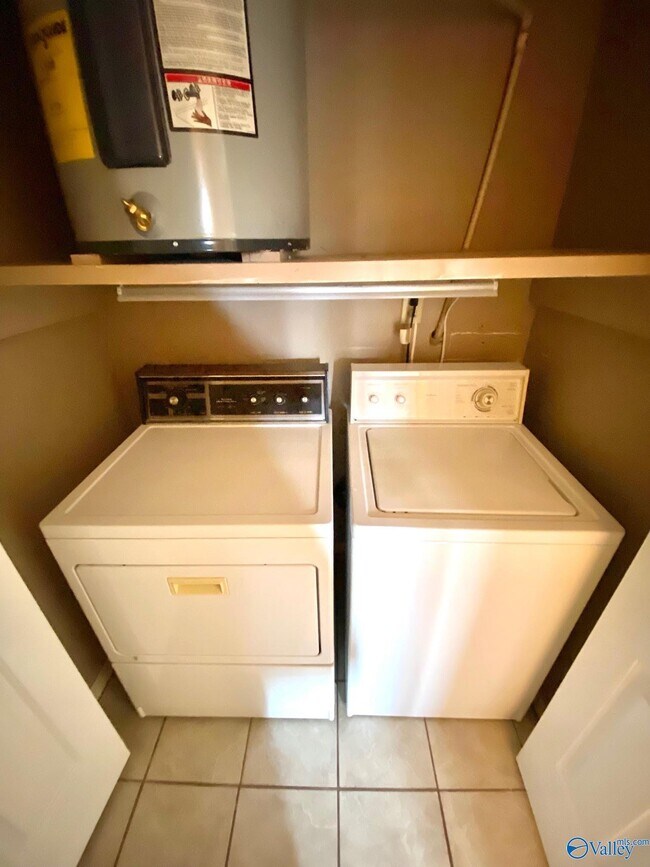 Building Photo - 8136 Oldfield Rd SW