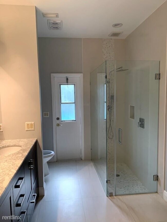 Building Photo - 4 br, 2.5 bath House - 10334 NW 6th Ct