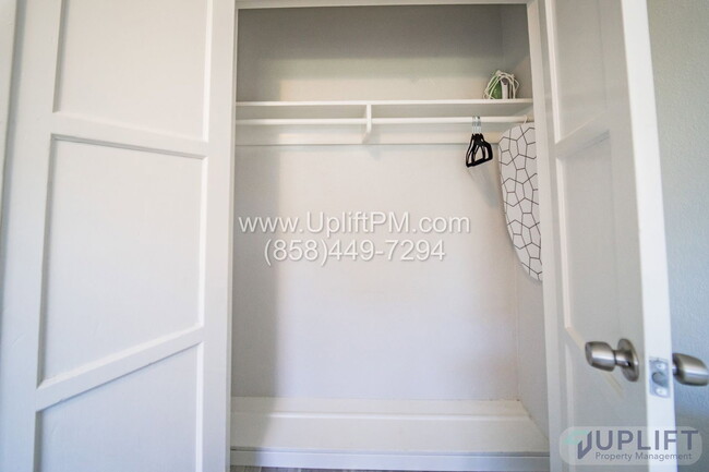 Building Photo - 4237 Swift Ave