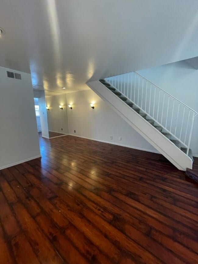 Building Photo - Old Town Scottsdale townhome- 2 bd 2 bath- W/D- Yard