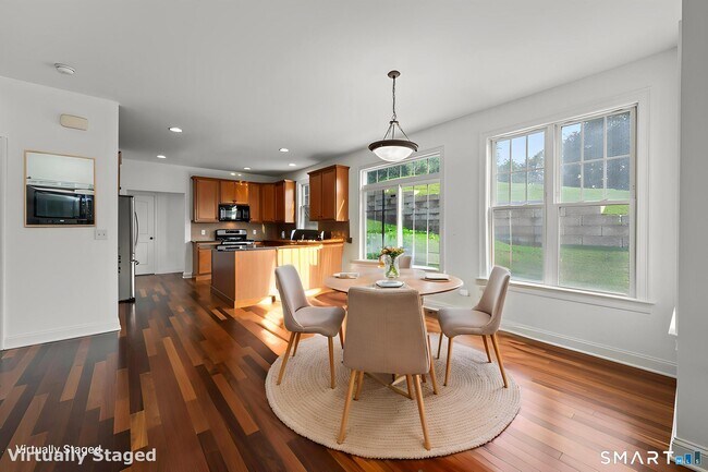 Building Photo - 5 Rolling Hills Dr