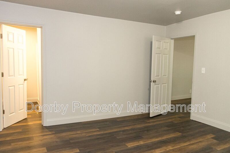 Building Photo - 512 Deck Dr