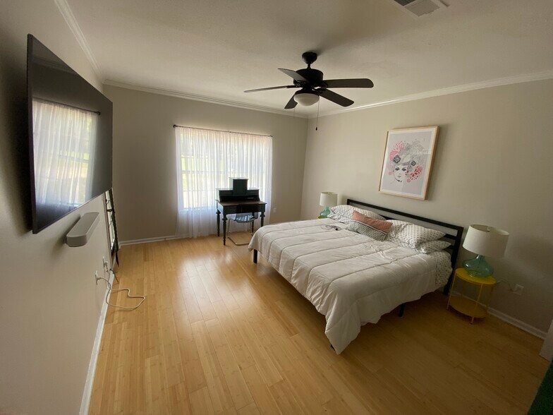 Building Photo - 70 Lake Barnett Dr