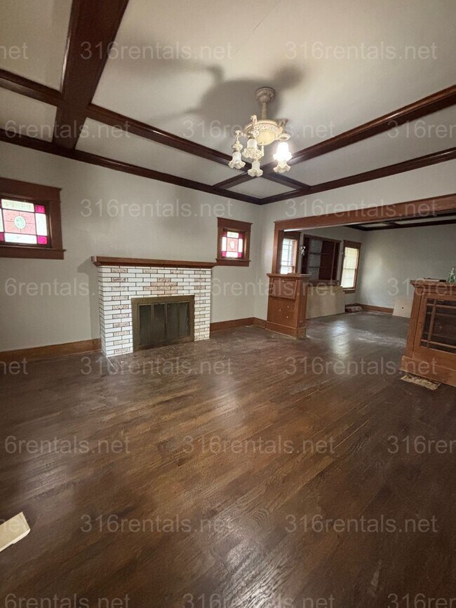 Building Photo - Five bedroom Two bath house for rent!