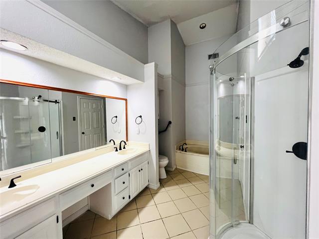 Building Photo - 300 W Stoneybrook Dr