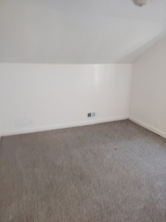 Building Photo - 814 S 37th St